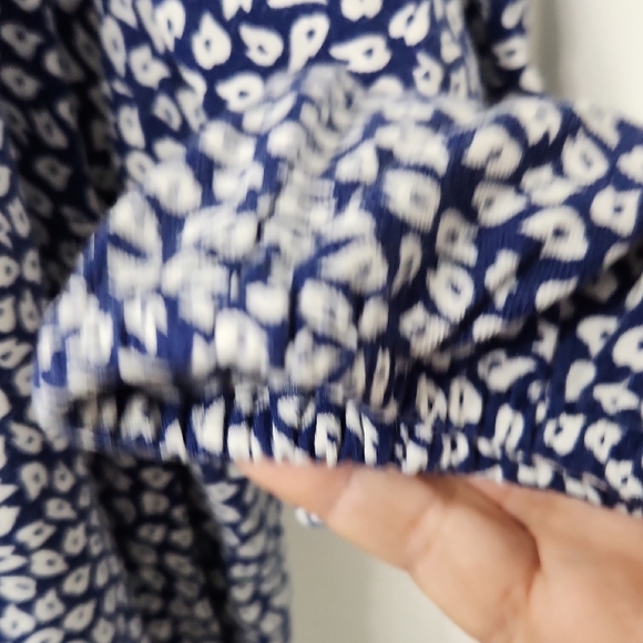 Amazon Essentials Navy Blue and White V-Neck Printed Tunic - Picture 6 of 8